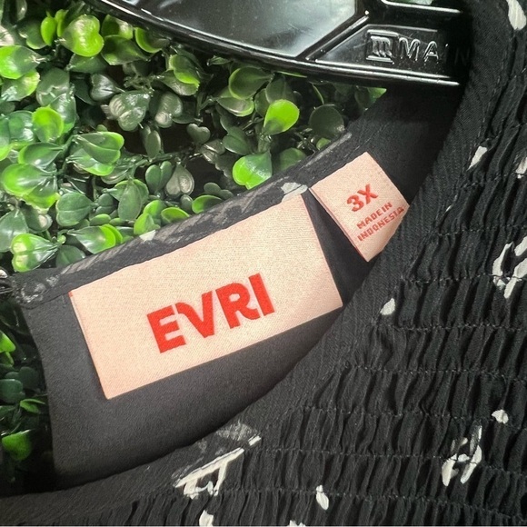EVRI | Smocked Top - Picture 7 of 12